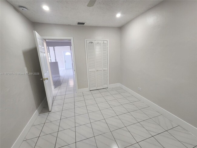 Building Photo - 511 NW 34th Ave