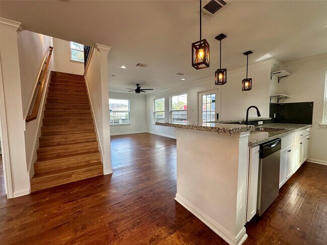 Building Photo - 4322 Chapman St