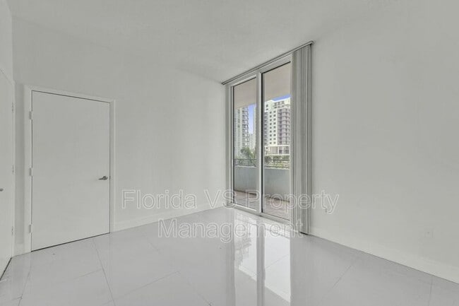 Building Photo - 350 NE 24th St