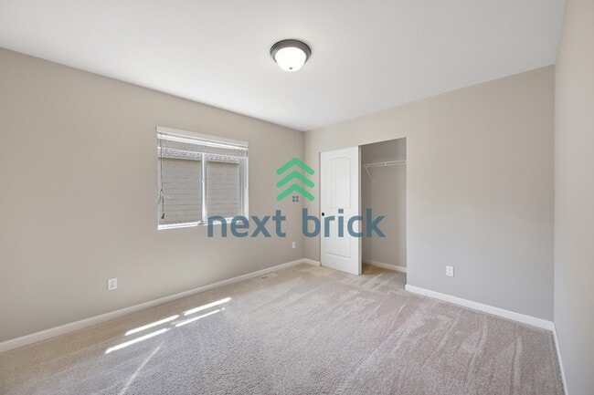 Building Photo - "Charming 3-Bed Oasis with 2.5 Baths in Prime Renton Location - Spacious layout!"