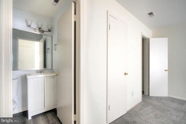 Building Photo - 1301 Hawthorne Ct