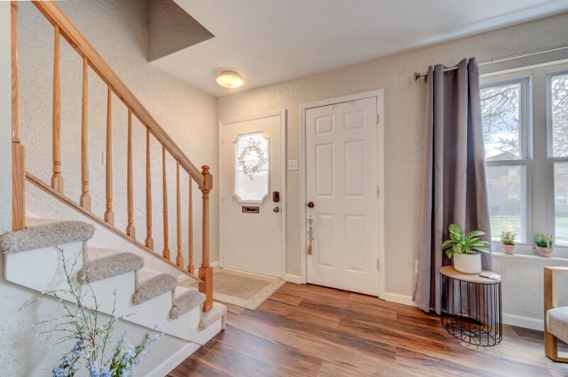 Building Photo - 10161 Squire Meadows Dr