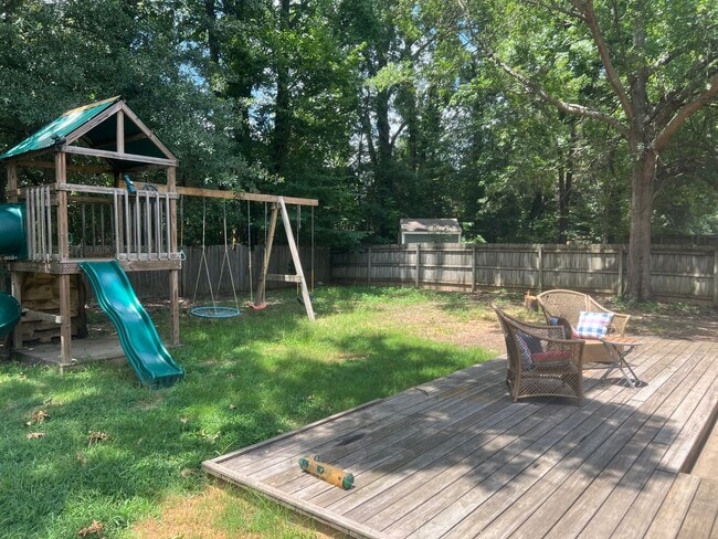 Building Photo - Charming 3 Bed 2 Bath Home