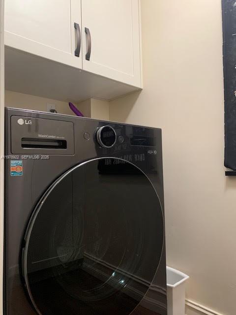 Building Photo - 6917 Collins Ave