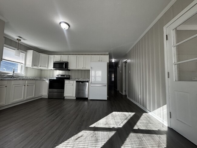 Building Photo - 516 Olivia Ln