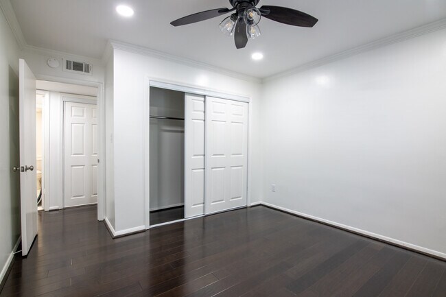 Building Photo - 1001 Woodland Vlg