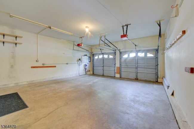 Building Photo - 5 Marco Polo Ct