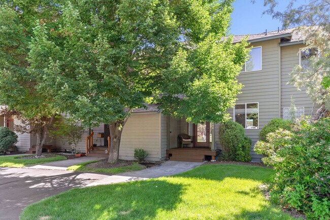 Building Photo - 1084 Golden Pheasant Dr