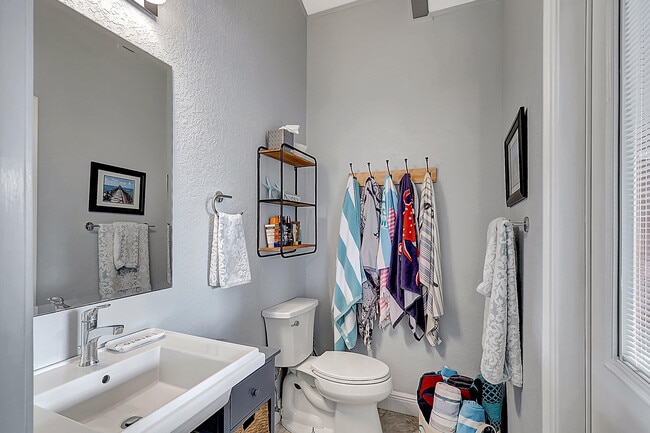 Building Photo - 3271 SE Court Dr