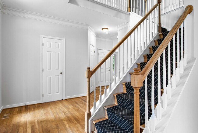 Building Photo - HAMPTON PARK - Pristine 4-5 bedroom home a...