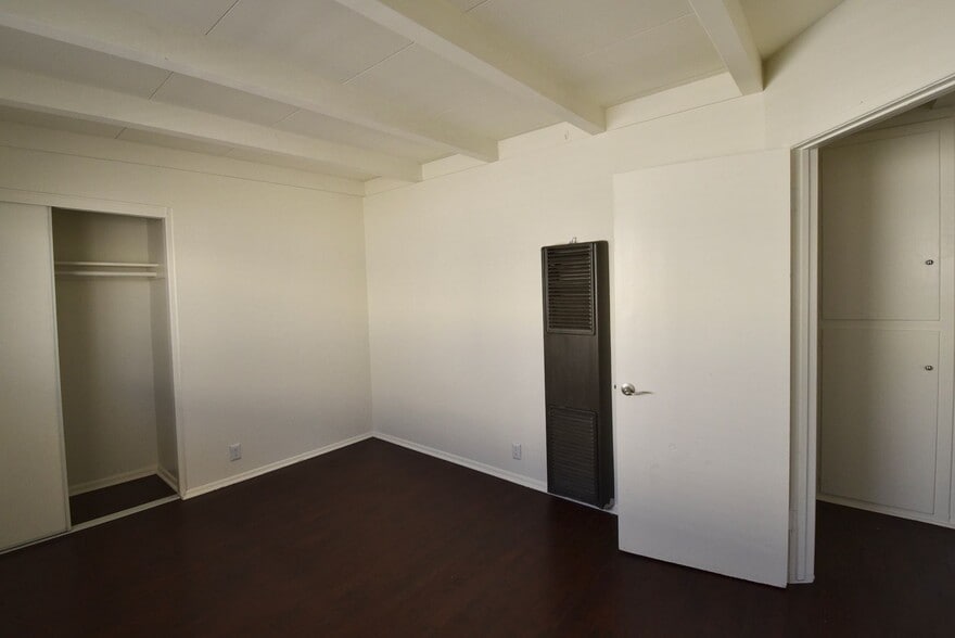 Building Photo - 6125 Whitsett Ave