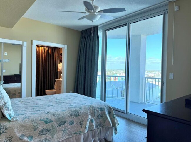 Building Photo - 521 W Beach Blvd