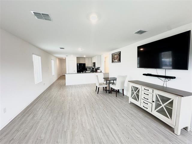 Building Photo - 4152 Silverstein St