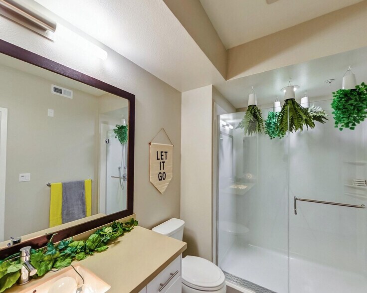 Building Photo - 54 Saratoga Ave