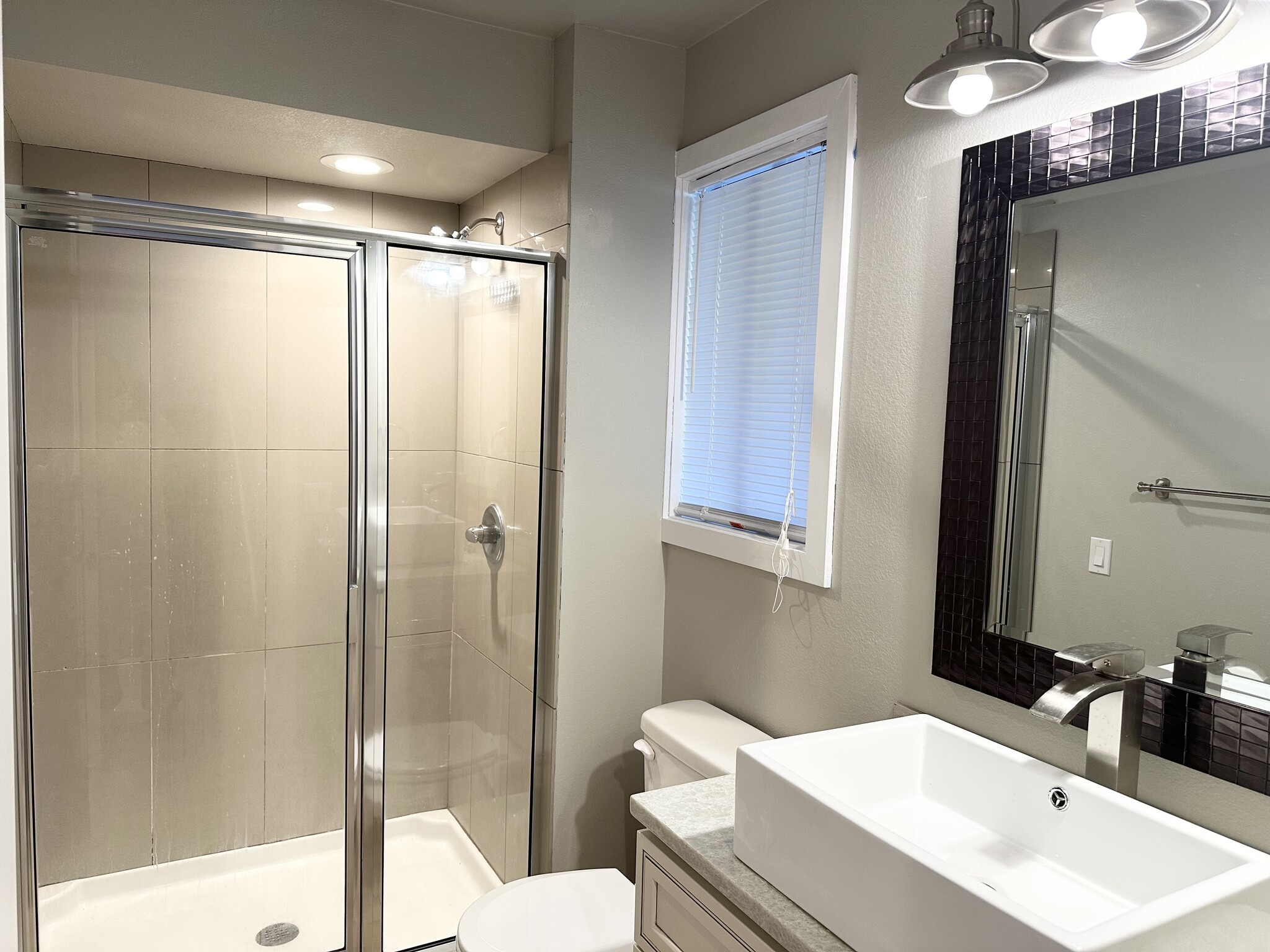 Building Photo - 12713 NE 83rd Ct