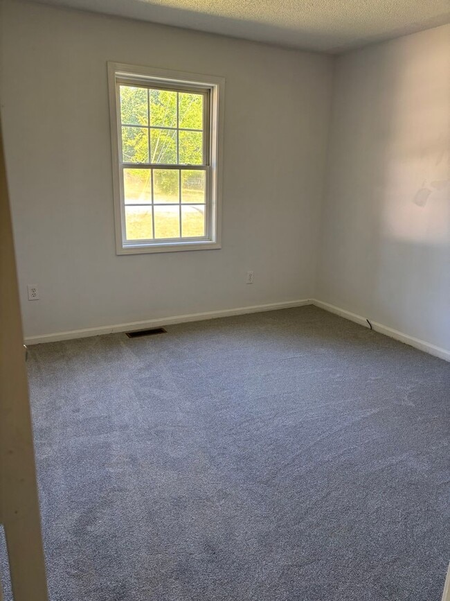 Building Photo - 3 Bedroom 2 Bath Spencer, NC Home