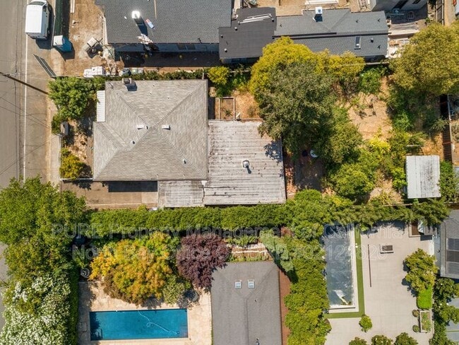 Building Photo - 1536 Madrona Ave