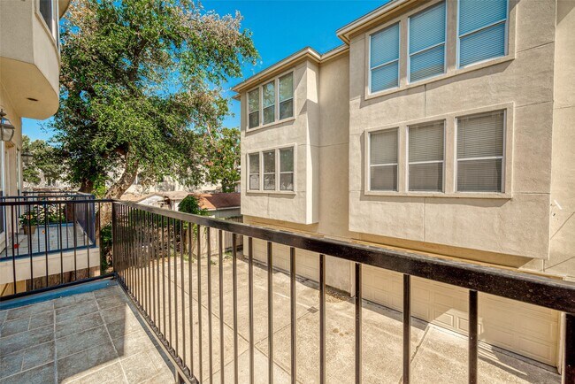 Building Photo - 1507 Roy St