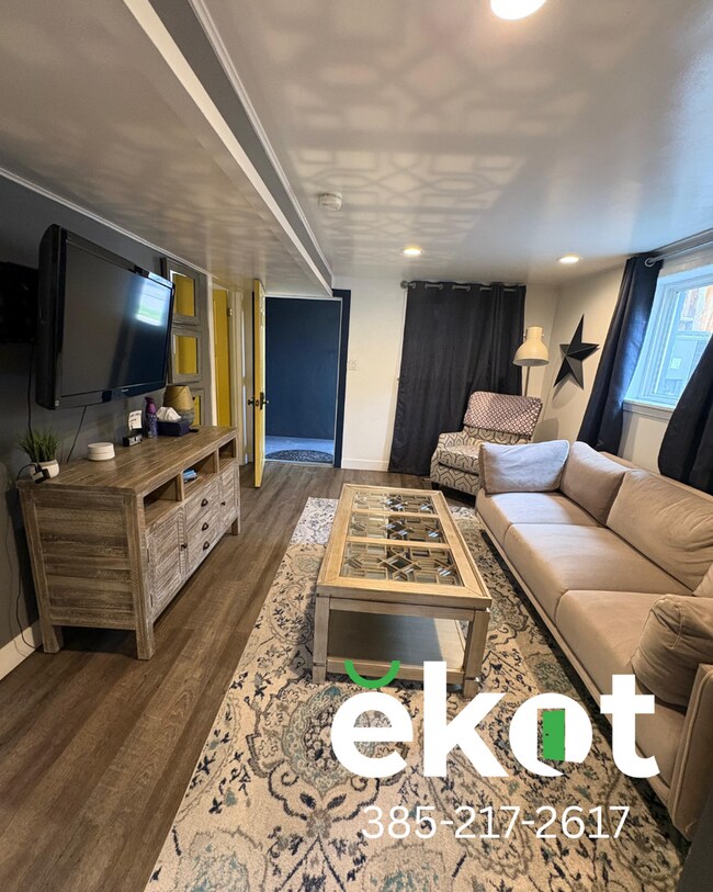 Building Photo - Birtok-500 South-1267