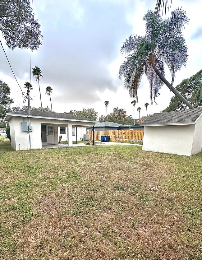 Building Photo - 1050 Nokomis St