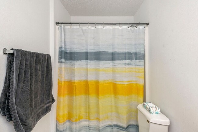 Building Photo - 3 Bedroom in Navarre!!