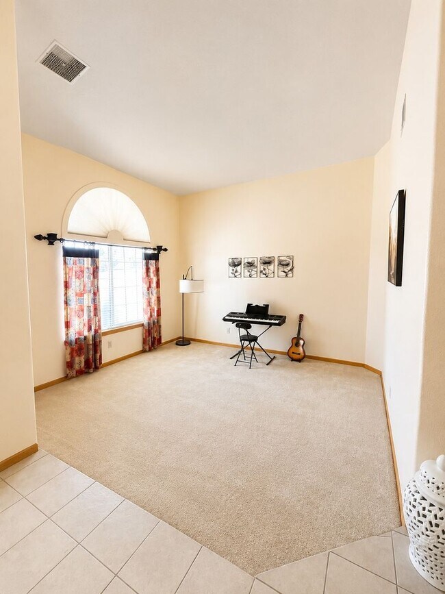 Building Photo - Spacious Apple Valley Home with RV Parking & Desert Views