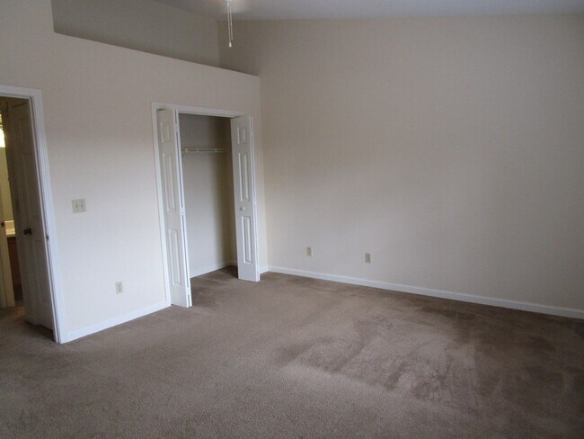 Building Photo - 615 Archdale Dr