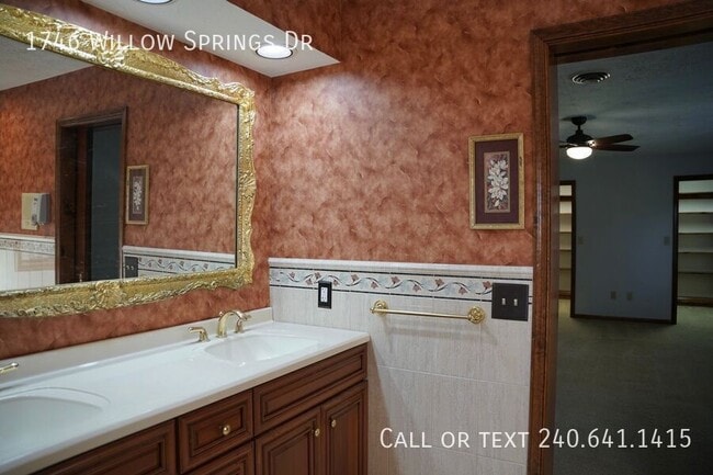 Building Photo - 1746 Willow Springs Dr