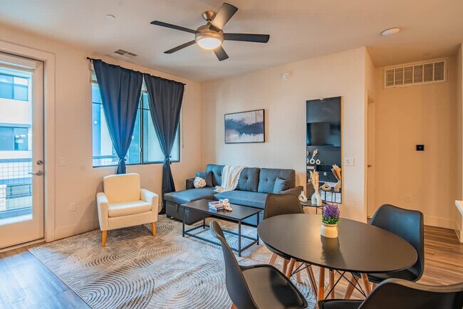 Building Photo - 15501 N Dial Blvd