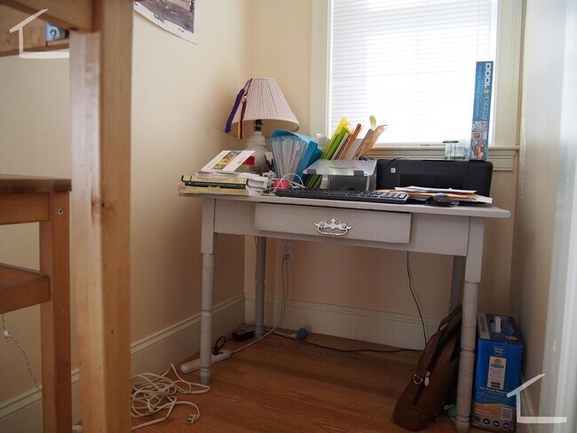 Building Photo - Awesome 2 bed in Brighton..... June 1st move in