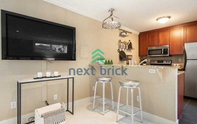 Building Photo - Waterfront Studio Kirkland Available for Rent!