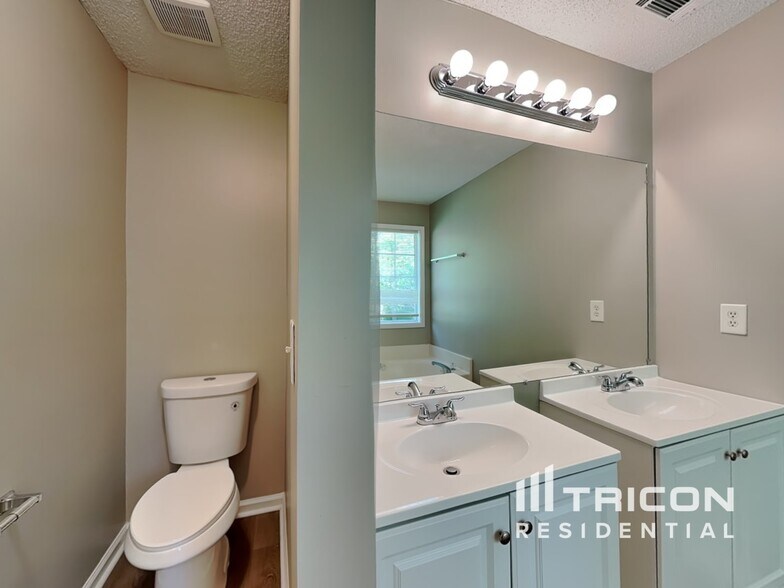 Building Photo - 200 Sasnett Dr