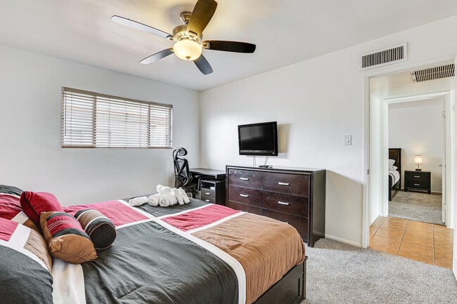 Building Photo - 6805 E 2nd St