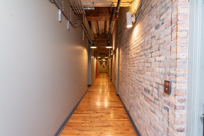 Building Photo - 2545 S Dearborn St