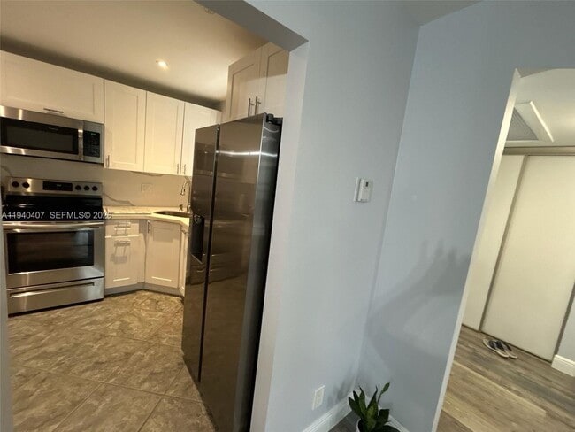 Building Photo - 2676 Carambola Cir N