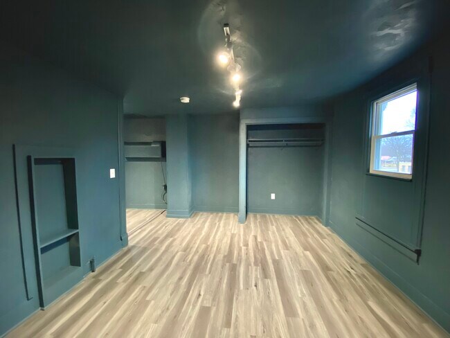 Building Photo - 2200 Richmond Ave