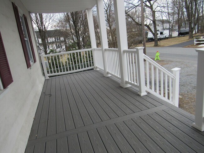 Building Photo - Dracut Beautiful 5 Bedroom Apartment Ready for Occupancy!!