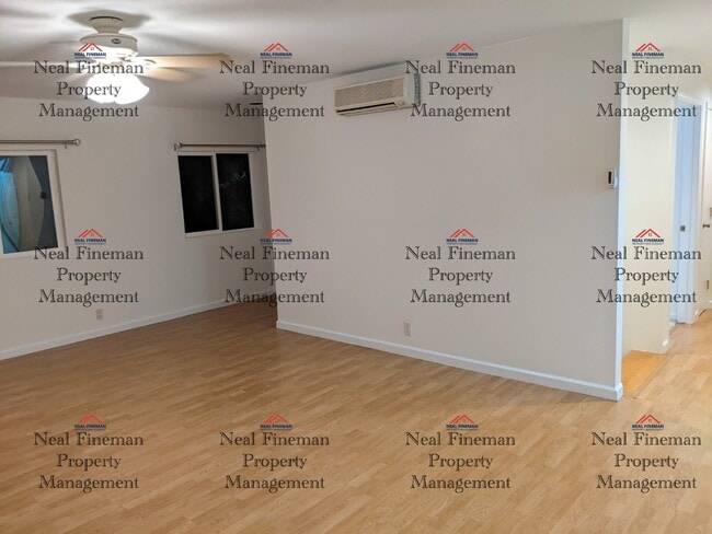 Building Photo - 3 Bed 2 Bath Apartment, 2 Assigned parking...