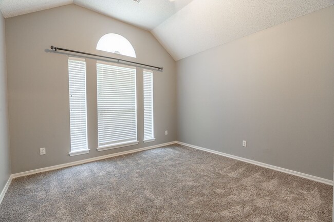 Building Photo - 3 Bedroom 2 Bath Beautiful West Fayetteville home!! Great Location, Great yard!!