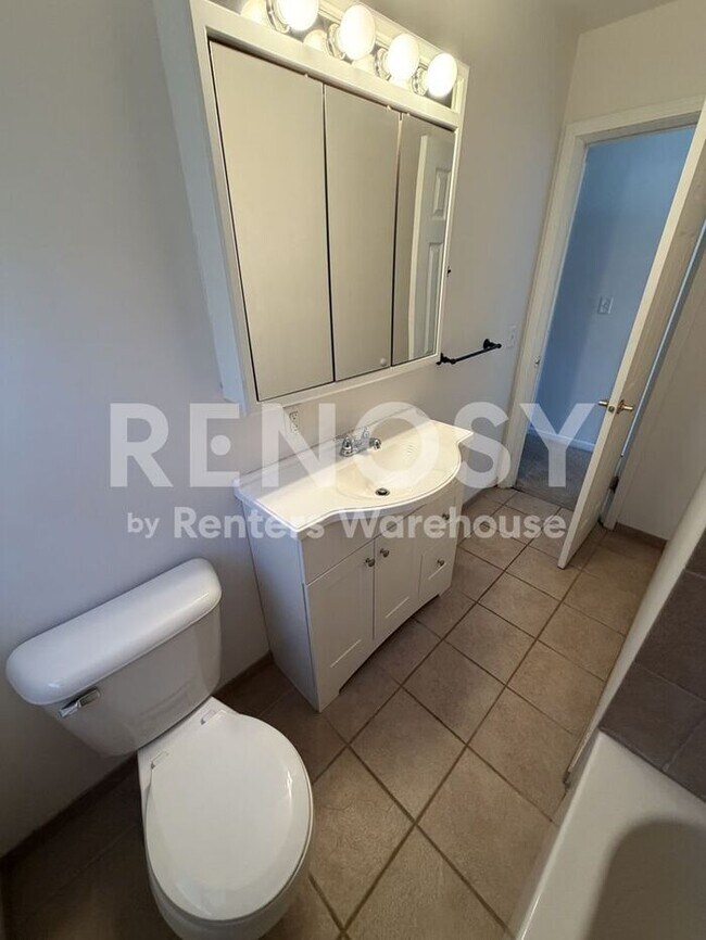 Building Photo - Availablae July 1st 4 Bedroom 2 Bath Single Family Home in Rochester