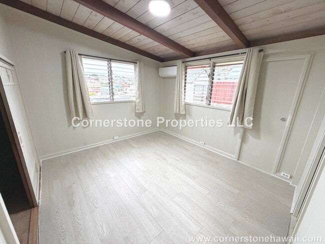 Building Photo - 1558 Hoonipo St