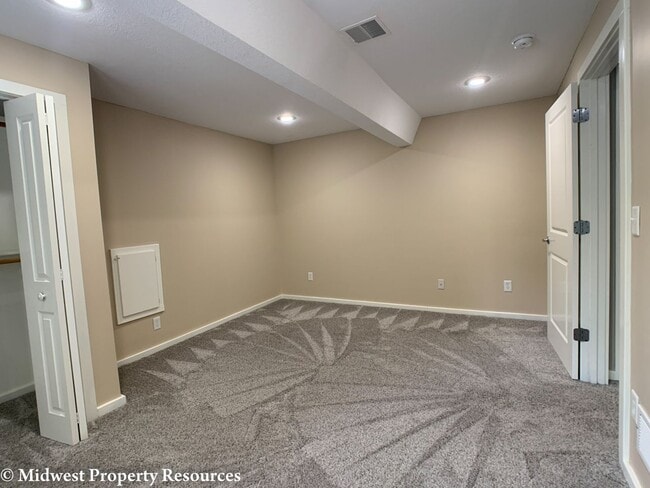Building Photo - 3 Bedroom Home For Rent | Offered by Midwe...