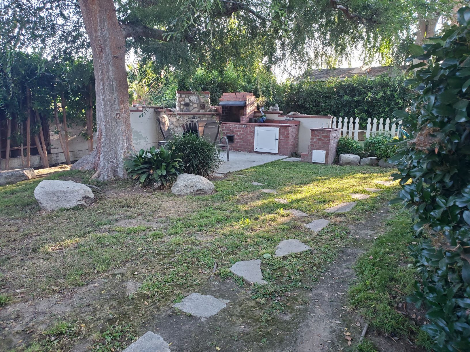 Building Photo - 621 Eaton Dr