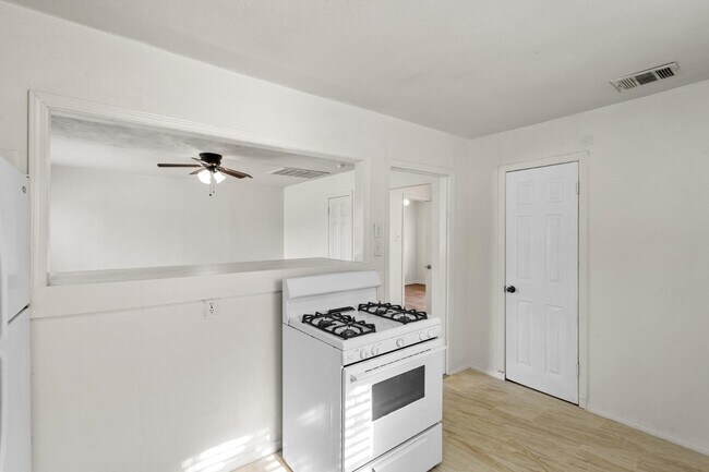 Building Photo - 759 Avondale Ave