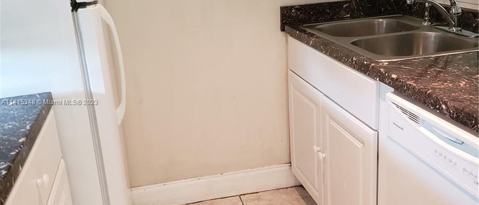 Building Photo - 9962 Twin Lakes Dr