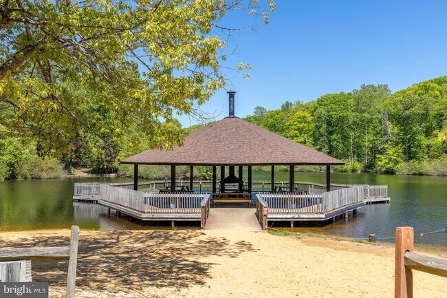 Building Photo - 7386 Monroe Dr