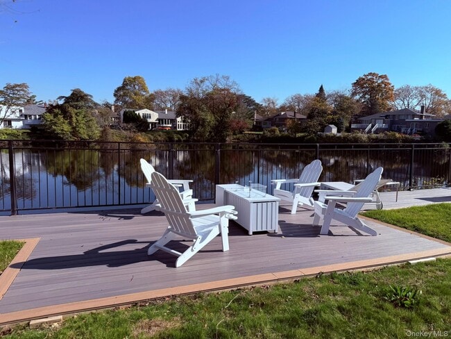 Building Photo - 640 Derby Ave