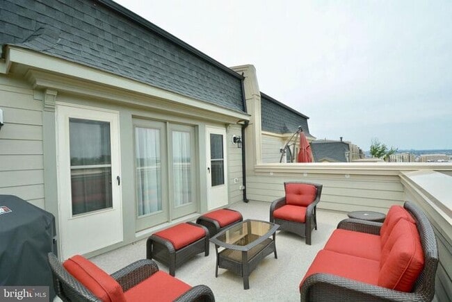 Building Photo - 702 Fair Winds Way