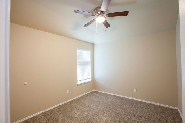 Building Photo - 709 Alder Dr