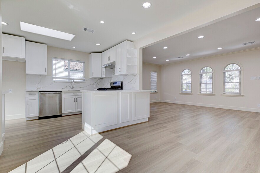 Building Photo - 5709 Beck Ave